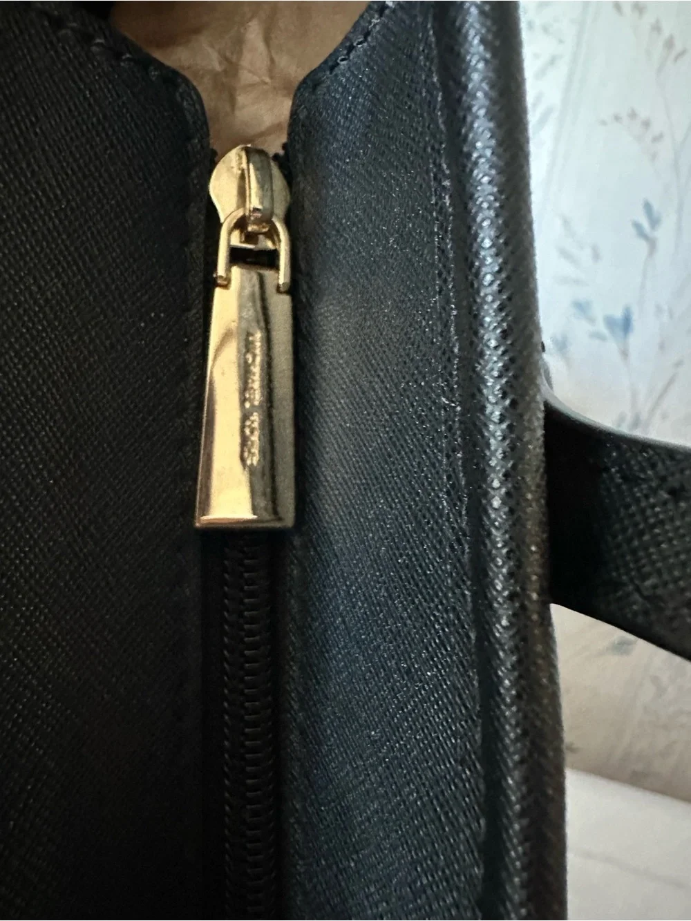 Michael Kors Giraffe Print Tote - Picture 12 of 16